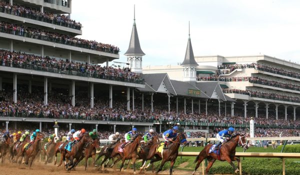 Horses rounding a turn in the Kentucky Derby race